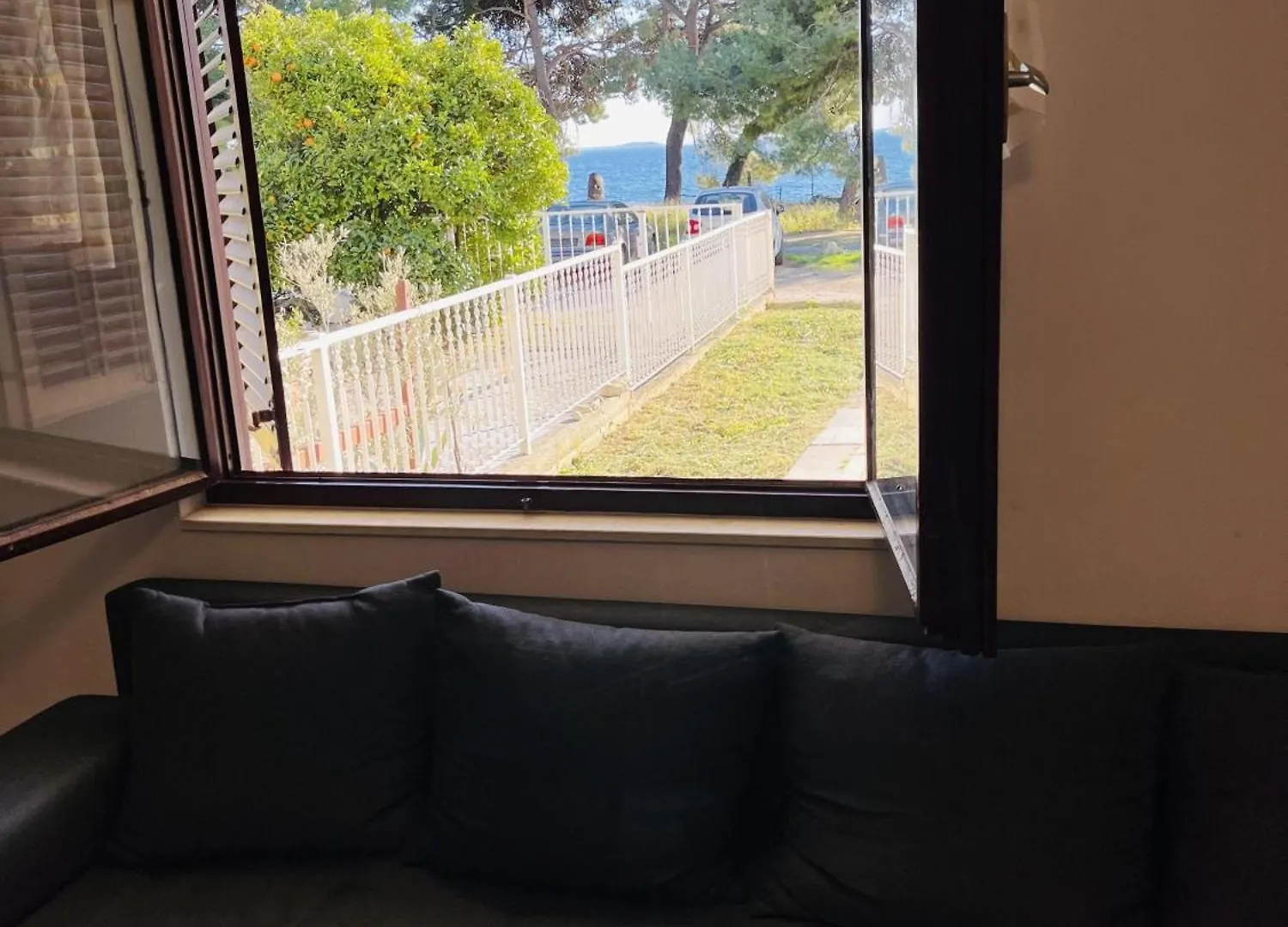 Beachfront Apartment Drazen With Patio & Parking Split
