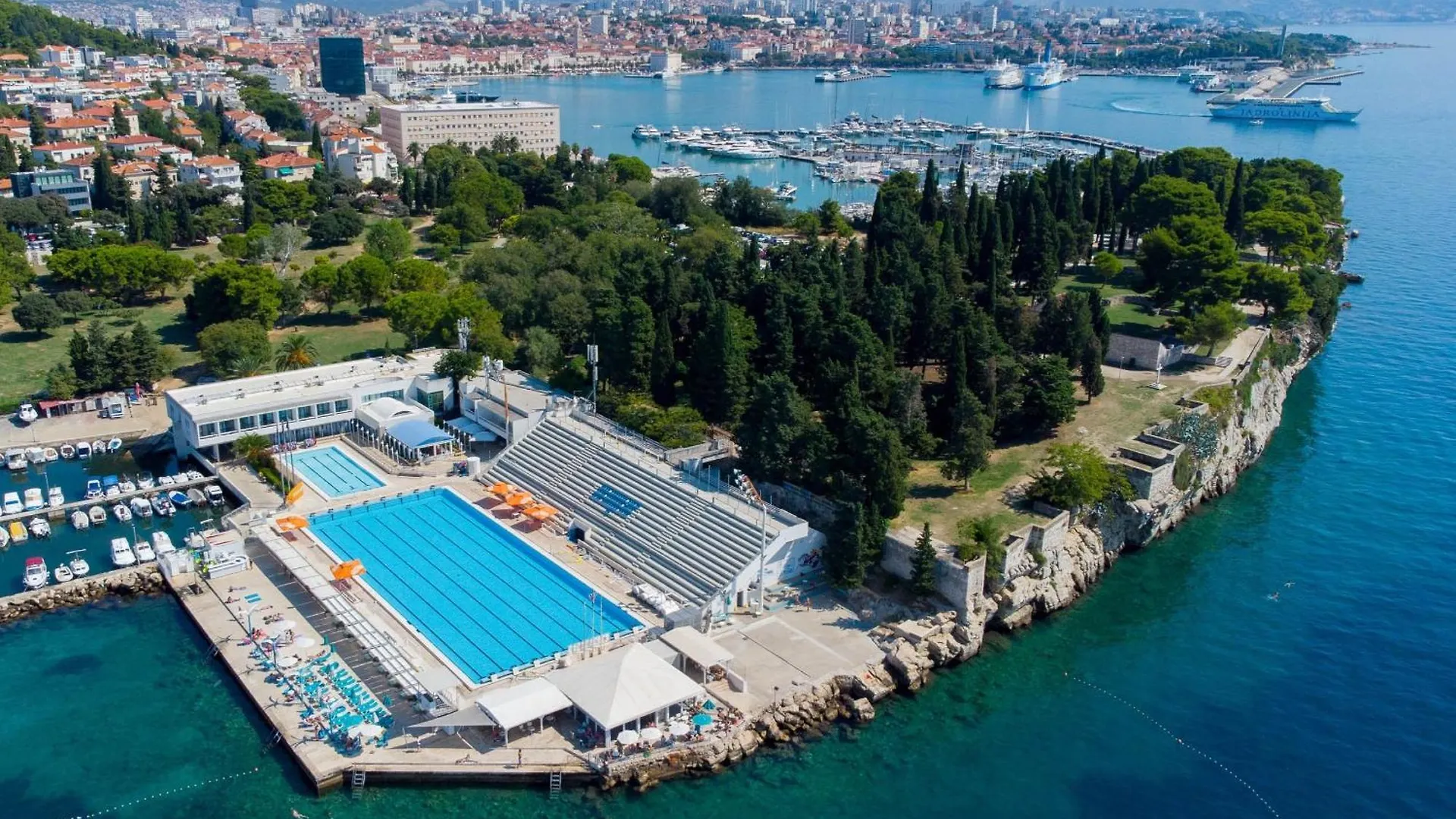Beachfront Apartment Drazen With Patio & Parking Split