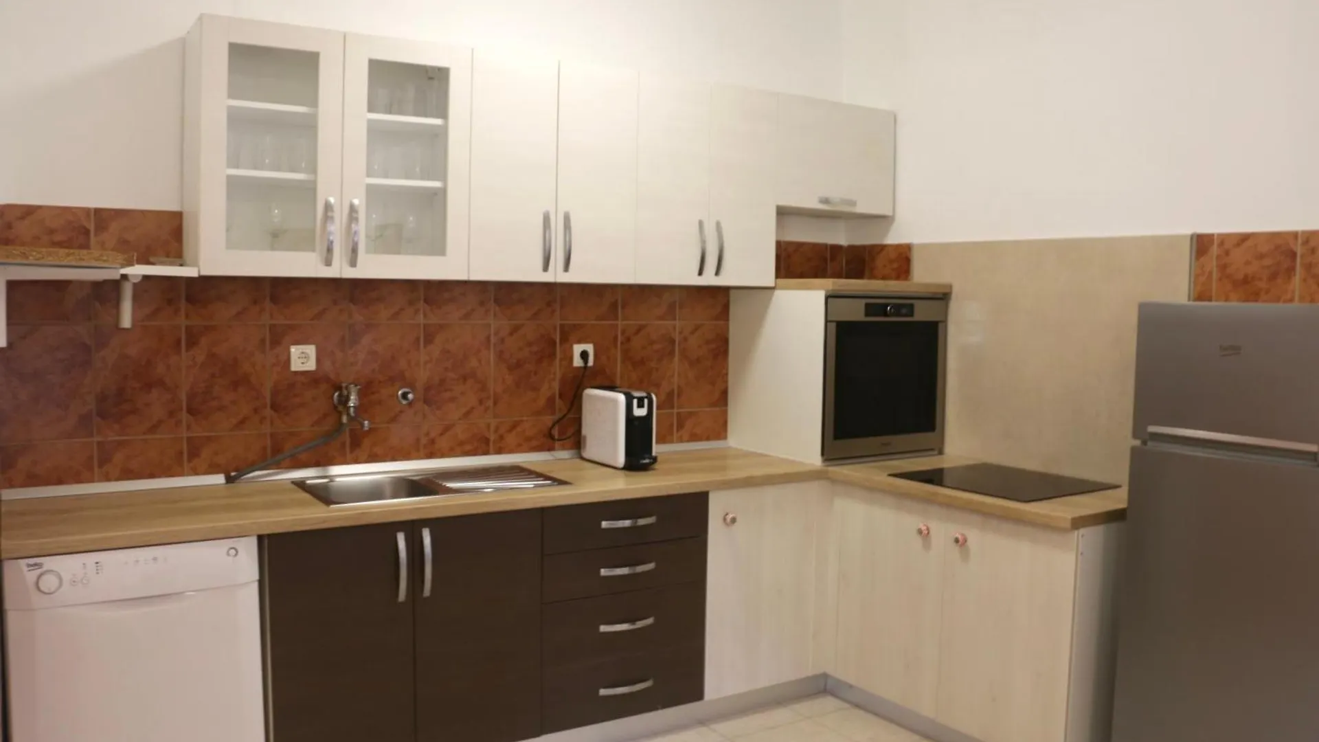 Beachfront Apartment Drazen With Patio & Parking Split