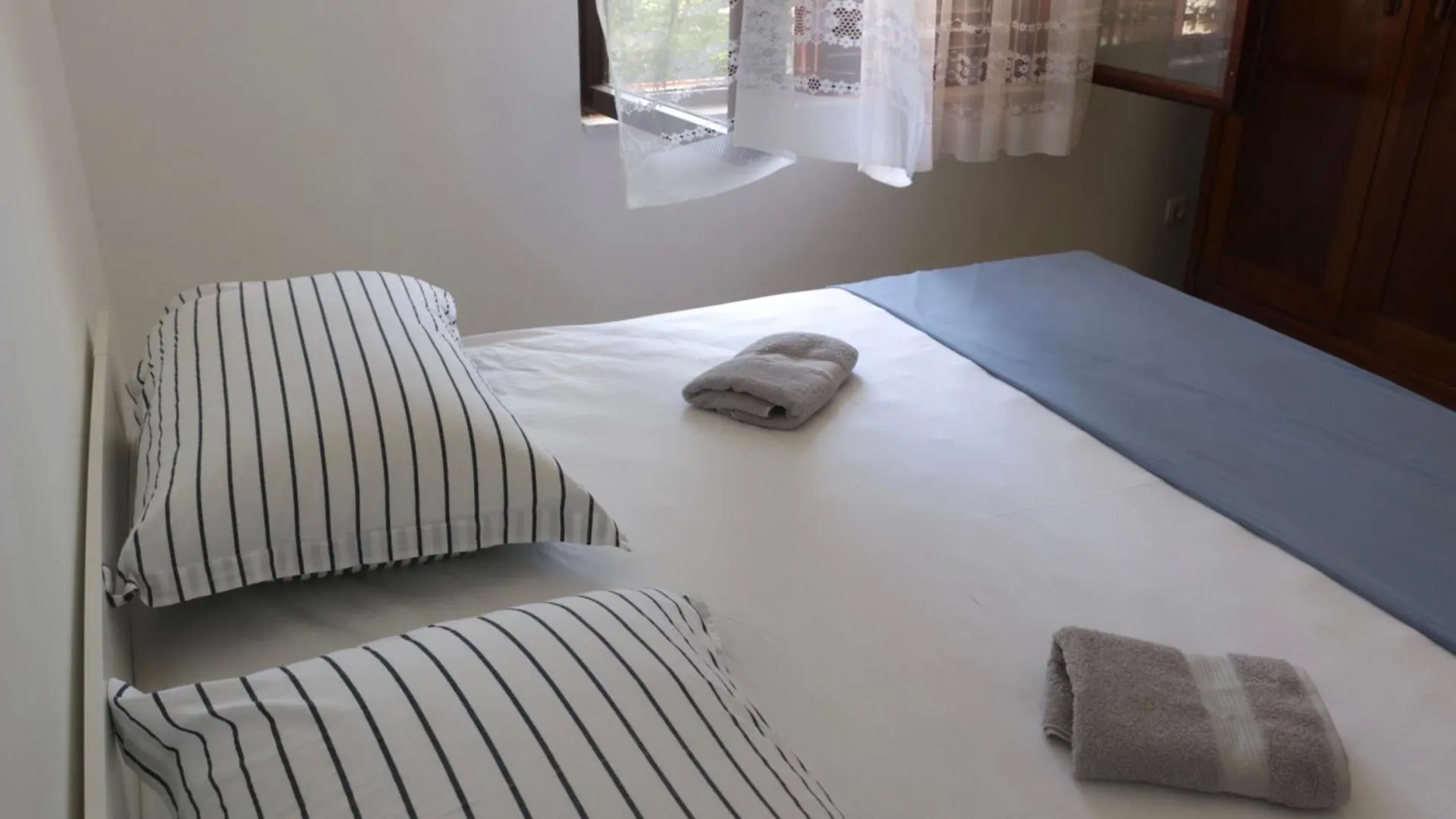 Beachfront Apartment Drazen With Patio & Parking Split