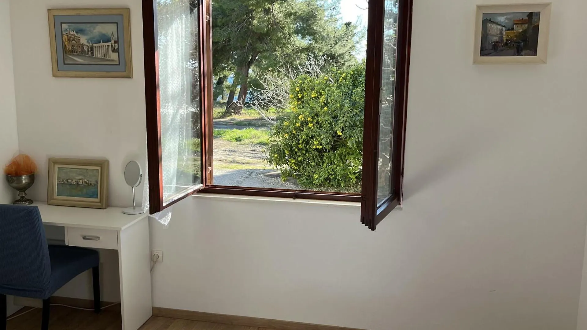 Beachfront Apartment Drazen With Patio & Parking Split