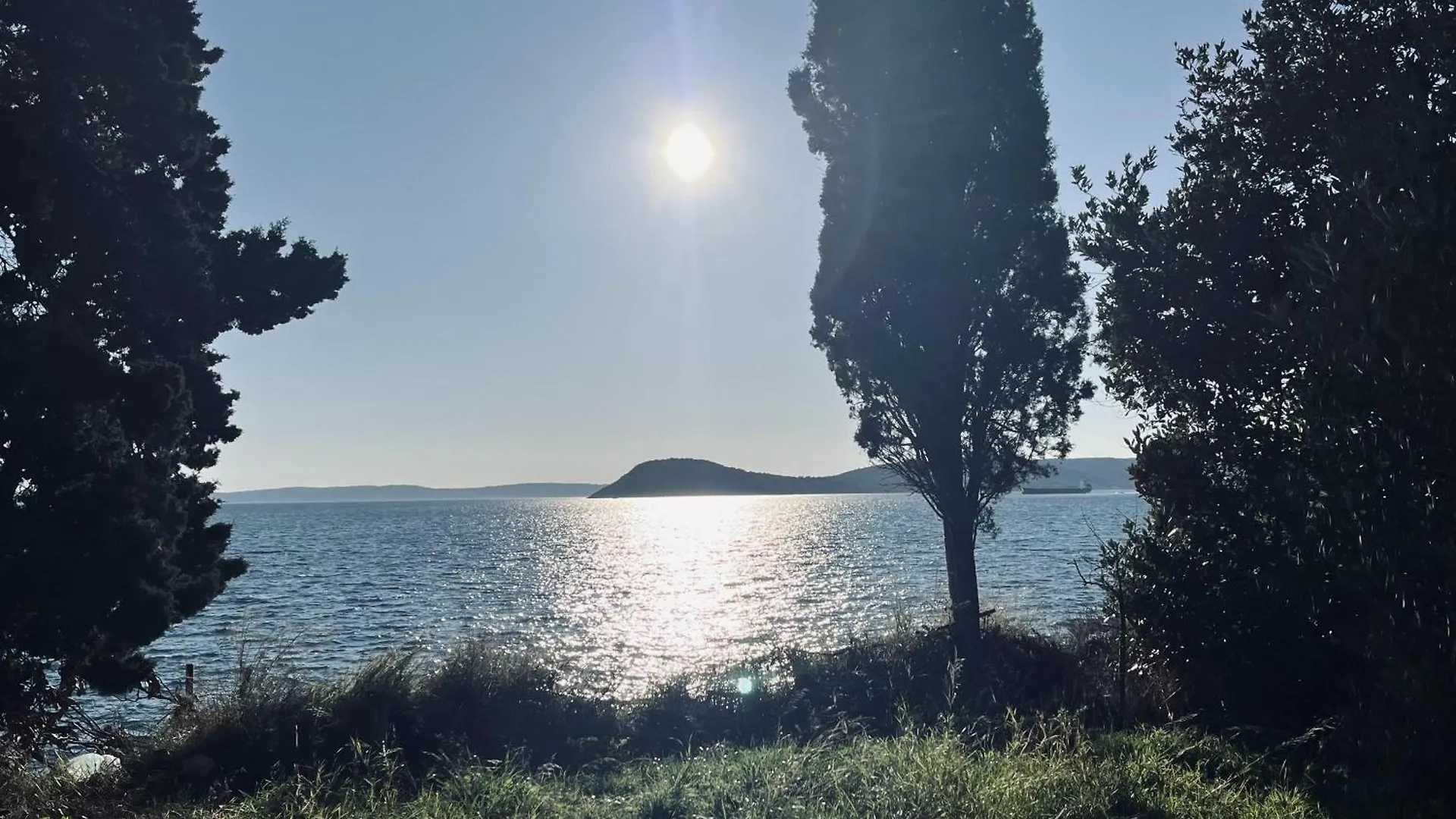 Beachfront Apartment Drazen With Patio & Parking Split