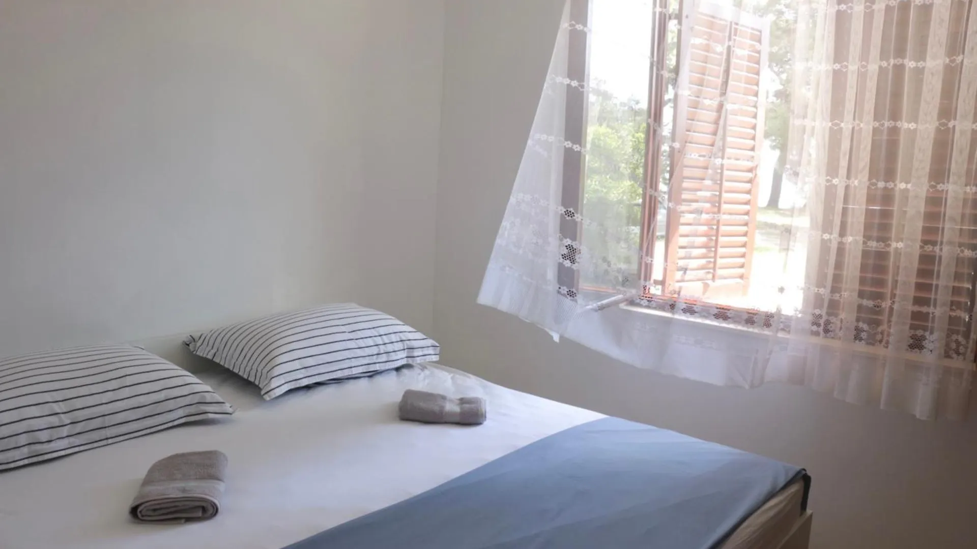 Beachfront Apartment Drazen With Patio & Parking Split 0*,  Croatia