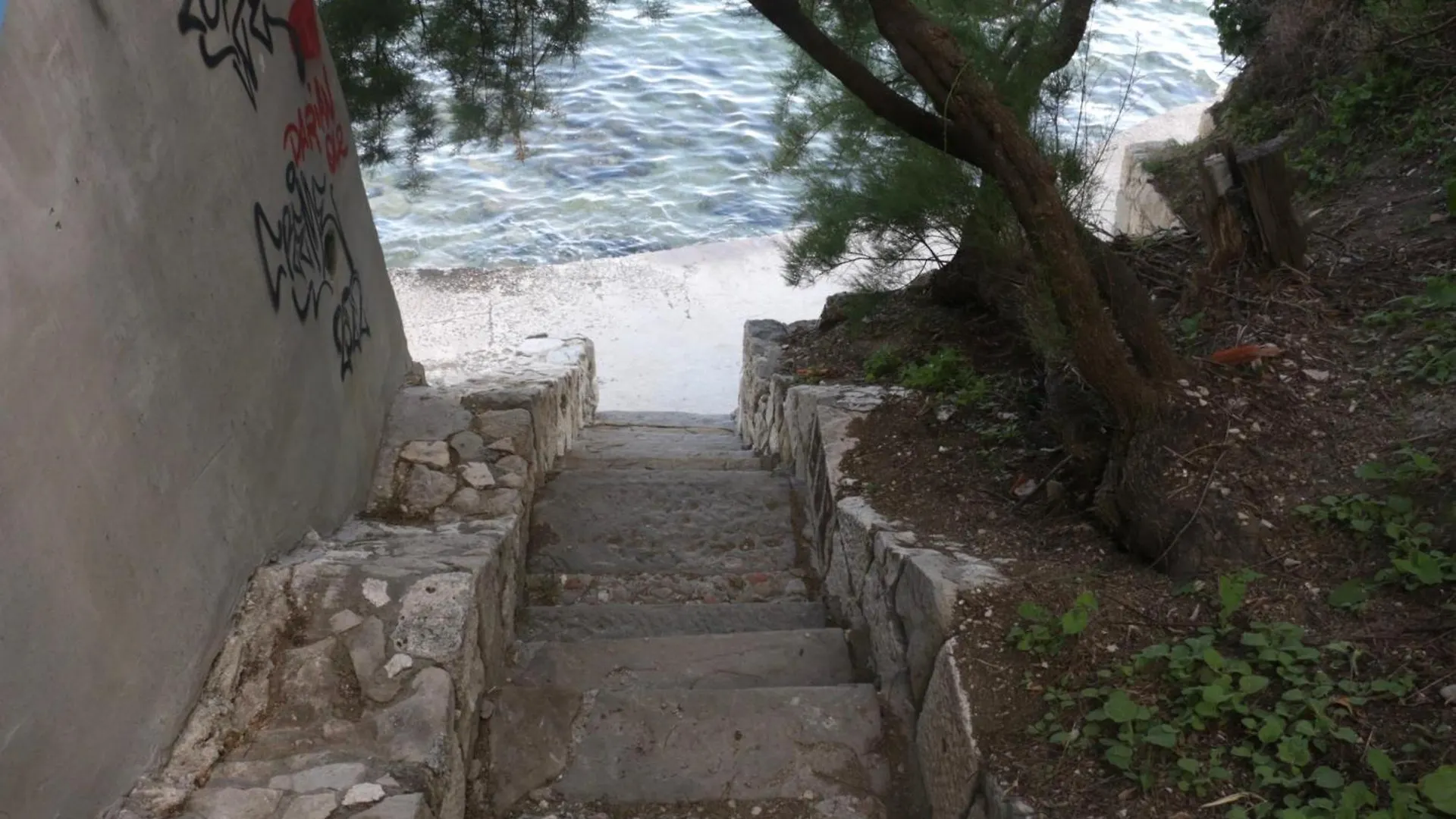 Beachfront Apartment Drazen With Patio & Parking Split Hırvatistan