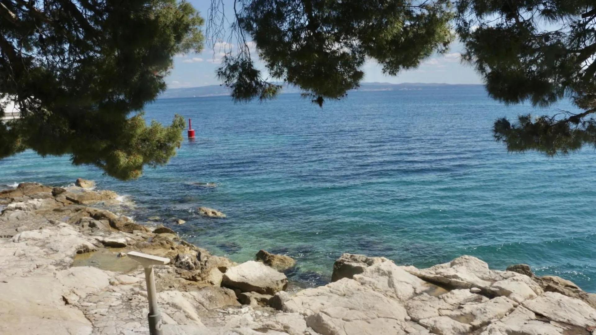 Beachfront Apartment Drazen With Patio & Parking Split